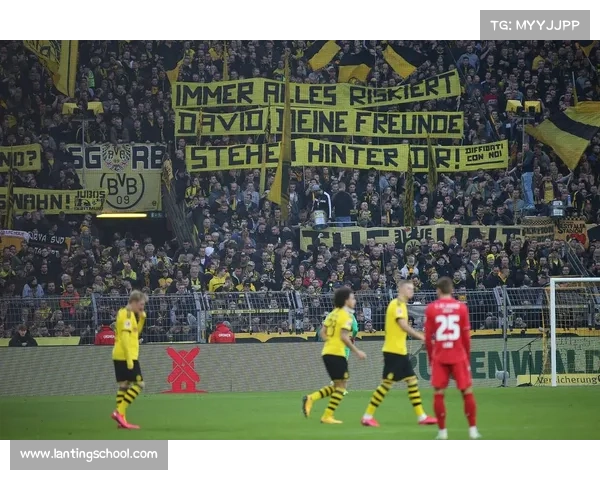 拜仁慕尼黑主场迎战多特蒙德 德甲焦点大战两强对决火爆来袭 拜仁慕尼黑主场迎战多特蒙德 德甲焦点大战两强对决火爆来袭