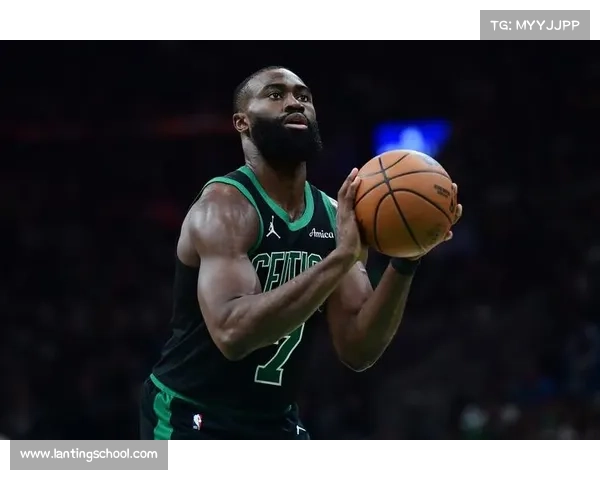 杰伦布朗与高中校长单挑遭封盖 下回合霸气暴扣并分享搞笑瞬间 杰伦布朗与高中校长单挑遭封盖 下回合霸气暴扣并分享搞笑瞬间